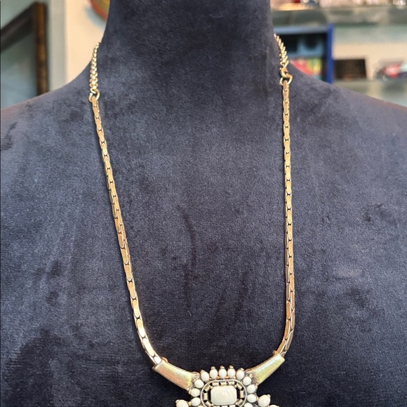 Stella and dot necklace. White stone and antique gold hardware. - Picture 3 of 6